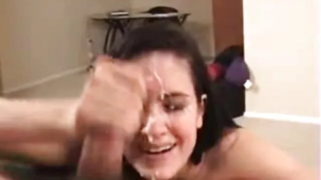 Porno không đăng ký  Người đẹp tóc vàng đã tự cho mình ngay lập tức cho hai người tình phim sec xec mà không hối tiếc cô ấy qua đường hậu môn
