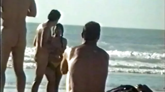 Porno không đăng ký  Người thợ sửa chữa lỗ đít của tình nhân trong hồ bơi xem séc hay rỗng