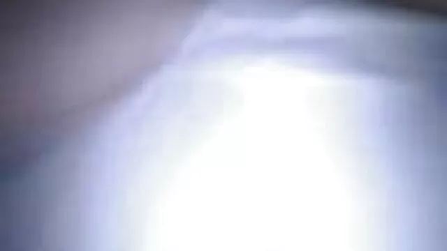 Porno không đăng ký  Một cô gái phim séc duc trẻ vuốt ve con cặc bằng miệng và tay bằng móng tay màu hồng trong xe hơi
