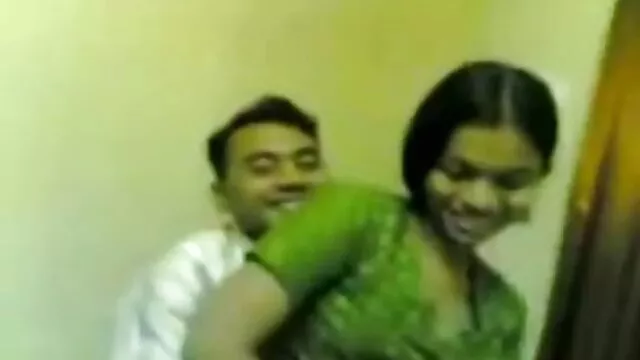Porno không đăng ký  Thiếu nữ mặc quần lót nhưng video phim séc không mặc áo ngực
