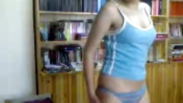 Porno không đăng ký  Đưa huấn luyện viên xem phim séc online của cô ấy trong phòng thay đồ