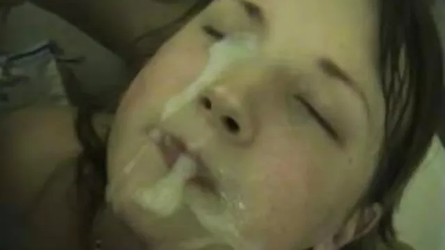 Porno không đăng ký  Dark-hair babe fuck mình với phim séc mới một máy rung trong cả hai lỗ