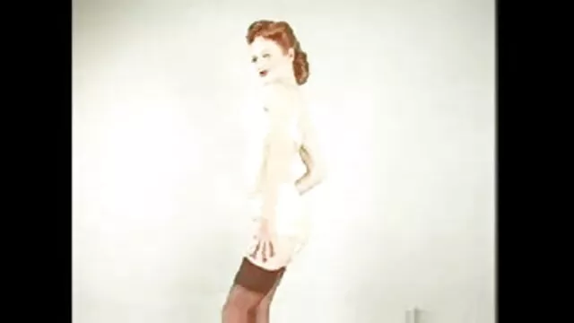 Porno không đăng ký  Lesbian tình dục với một máy rung trong những bồn video phim séc tắm