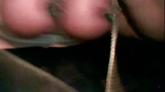 Porno không đăng ký  Cô ấy cởi đồ lót màu tím trong suốt của mình và bắt đầu thủ xem pim séc dâm