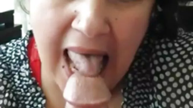 Porno không đăng ký  Cô gái mặc thử đồ lót đen sang trọng phin séc trong cửa hàng