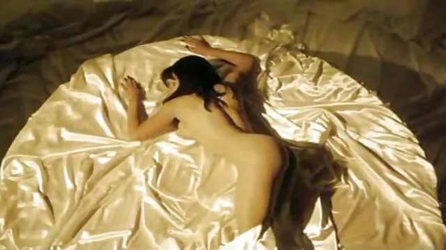 Porno không đăng ký  Con gái chia sẻ người yêu của mình với mẹ tai phim séc biến thái