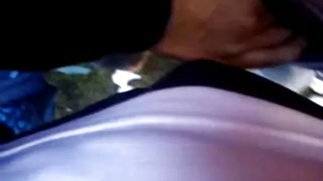 Porno không đăng ký  Ông chủ cũ liếm âm hộ của các vú em trẻ và chèn xem séc ngón tay của mình vào đít cô ấy