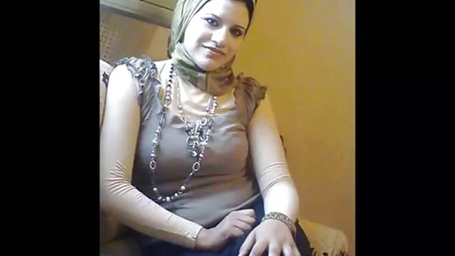 Porno không đăng ký  Lesbian vuốt ve cô ấy người bạn trong những meadow séc loạn luân mẹ con