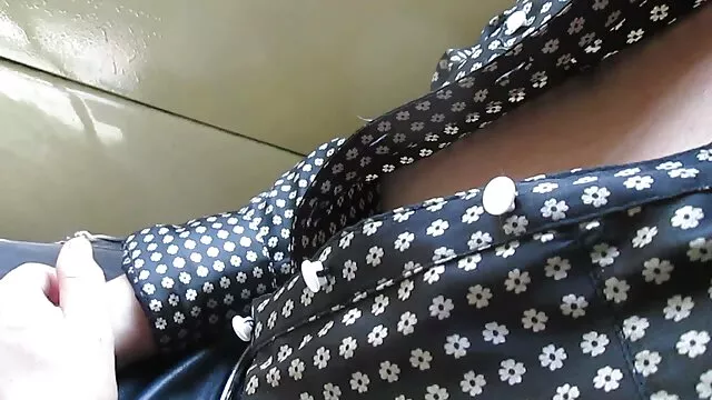 Porno không đăng ký  Cô gái cởi trần sắp xếp một màn phim séc tây trình diễn tình dục nóng bỏng trước mặt một chàng trai
