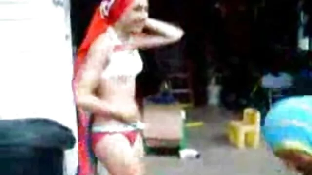 Porno không đăng ký  Khỏa thân to cô gái xem phin séc trong thay đồ phòng 2